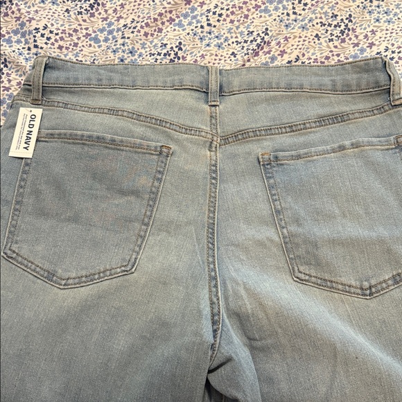 Old Navy Women's Wow Loose High-Rise Jeans in Light Blue - Picture 4 of 6